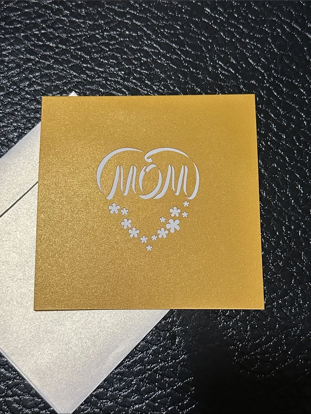 Cute Popup Gold 'Mom' Heart Greeting Card